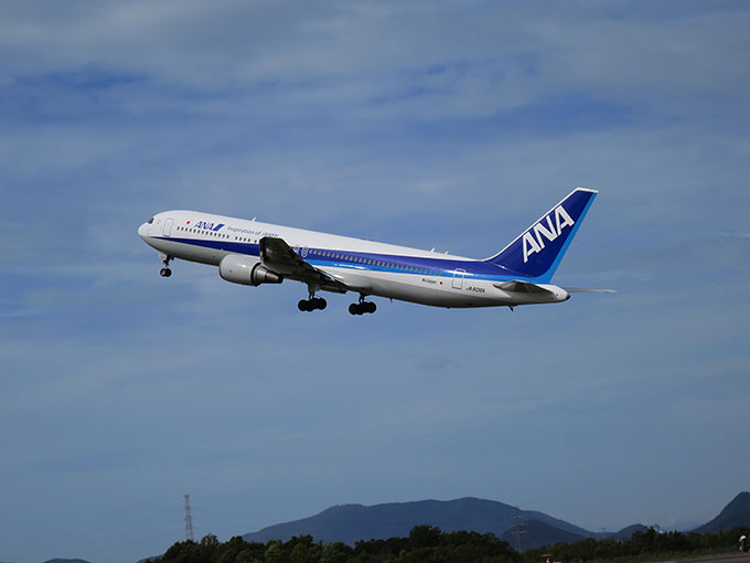 飛び立つ飛行機