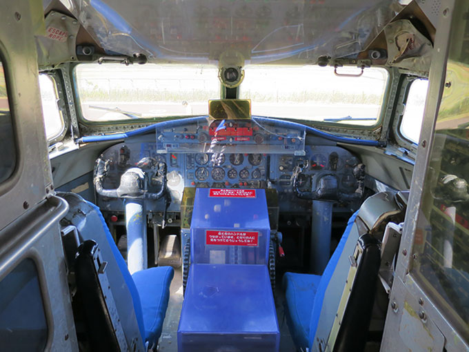 YS-11型航空機のコクピット