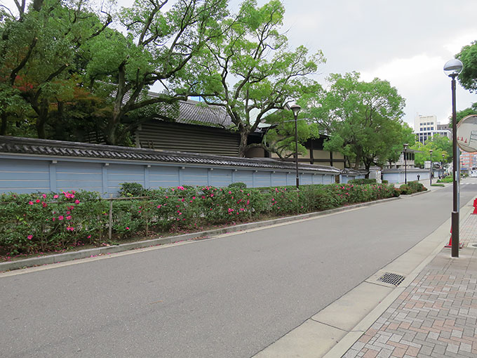 湊川神社を通って