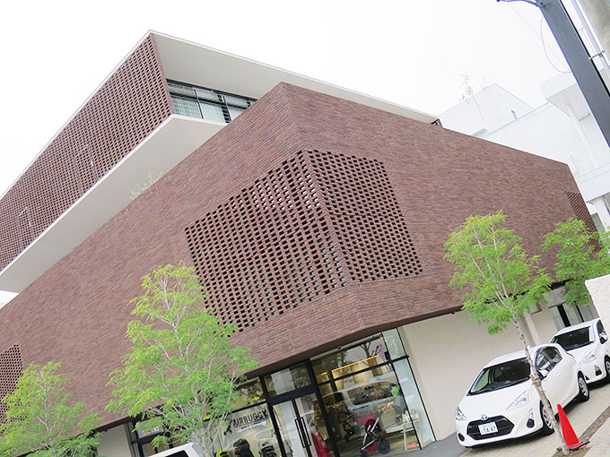 エアバギービルド芦屋店の外観