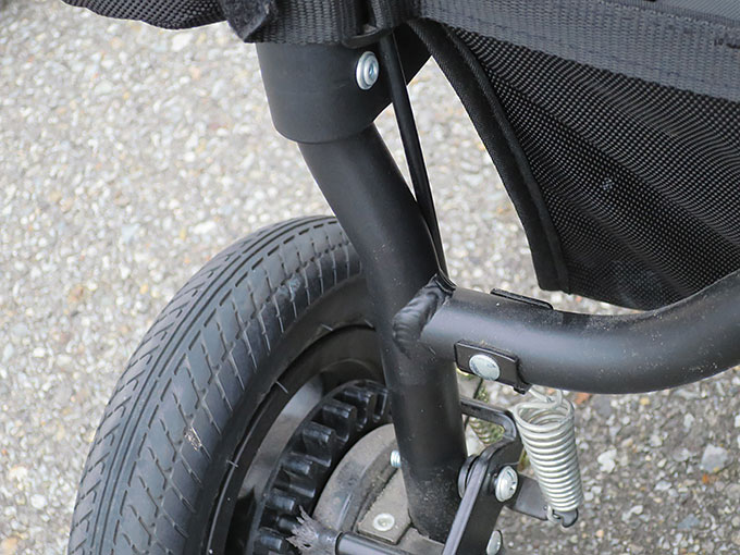 タイヤ近くのフレーム