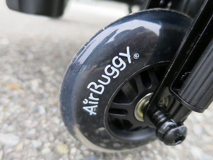 エアバギーのロゴ入りタイヤ