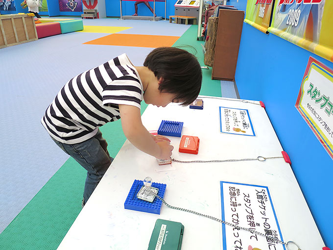 入場券にスタンプを押す!