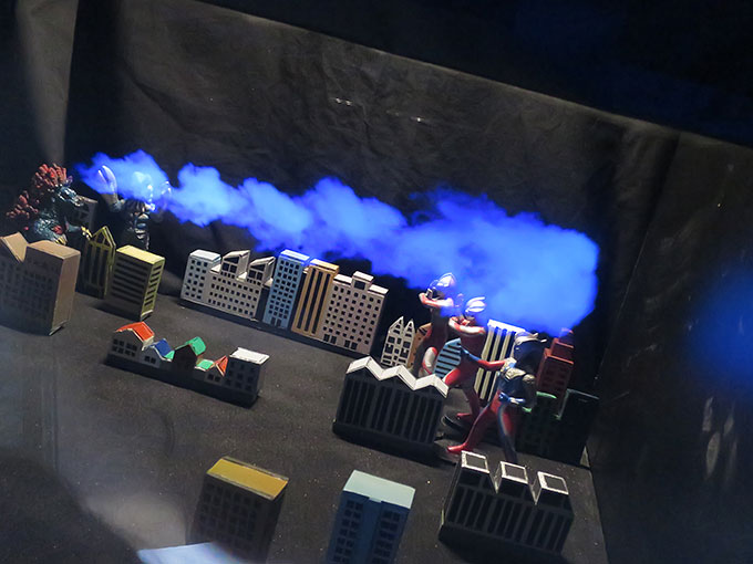 怪獣からの攻撃