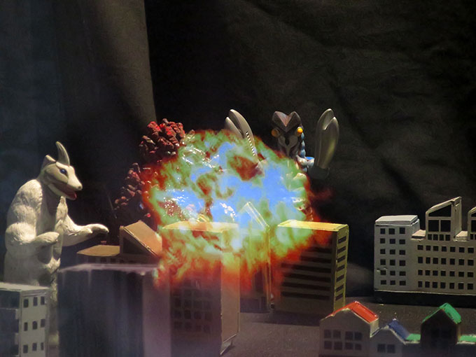 バルタン星人爆発