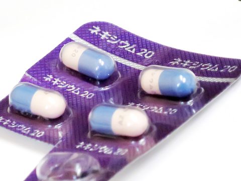 みぞおちの激痛と息苦しさ!原因は逆流性食道炎?!