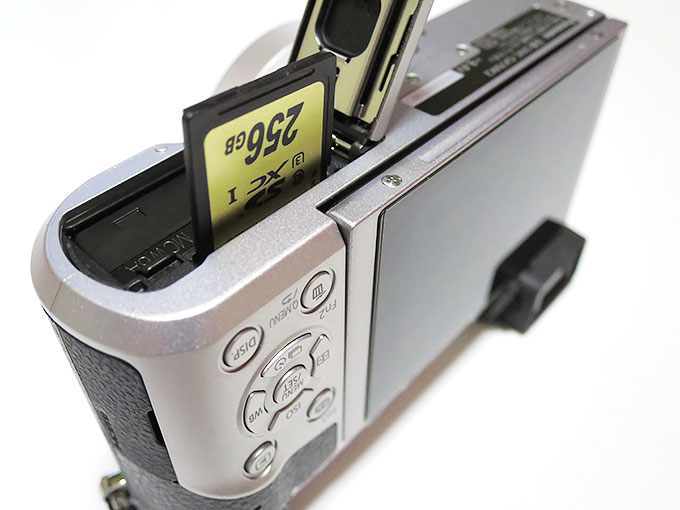 メモリーカードをセット