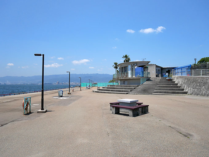 鳴尾浜海釣り公園の受付・入場口
