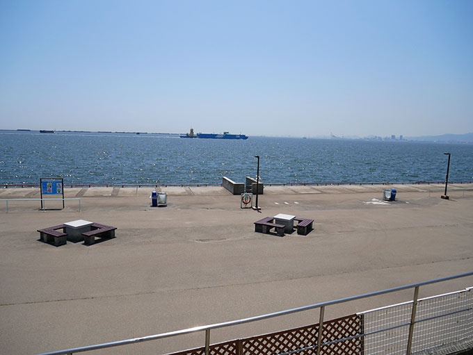 大きな船も通ります