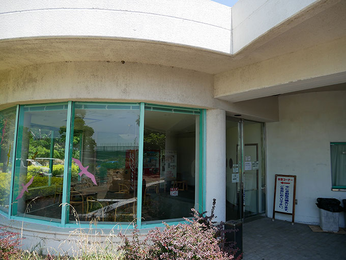 カップラーメン等の自販機があります