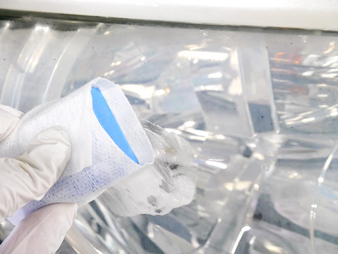 塗り込むように擦る