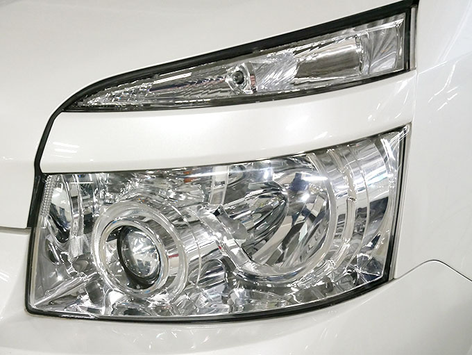 ヘッドライトはピッカピカに復活