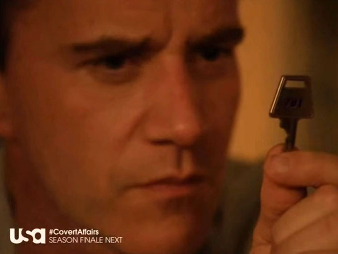 鍵を見て何かを思い出すピーター