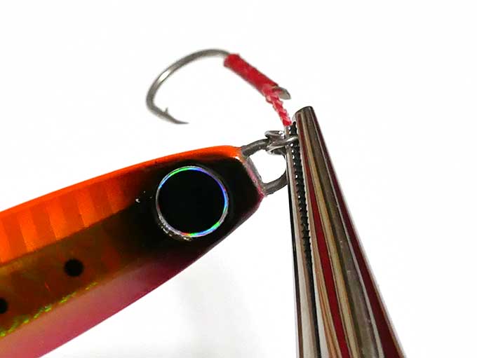 ジグにアシストフックを取り付ける