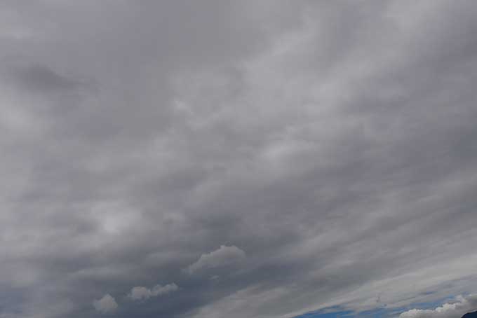 雨が振りそうな曇天
