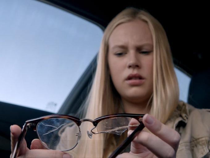 メガネだけが残る…