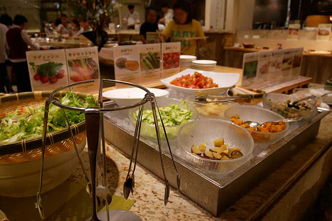 サラダコーナー