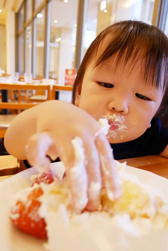 バクバク食べる次男君