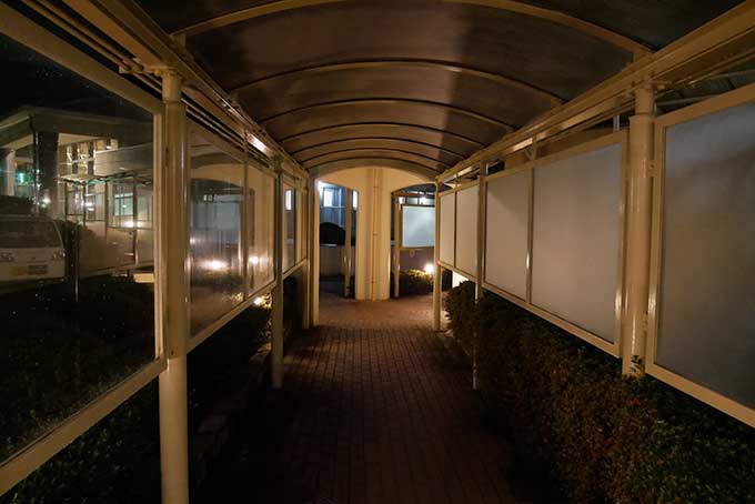 West館へ戻ります