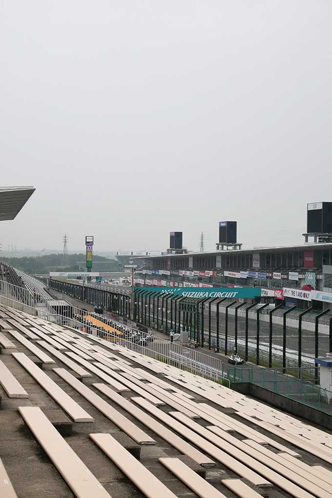 観客席とメインストリート!!