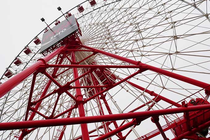 観覧車を通り過ぎて