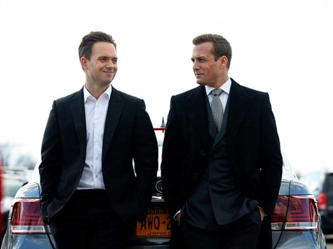 マイクと一緒に話すハーヴィー