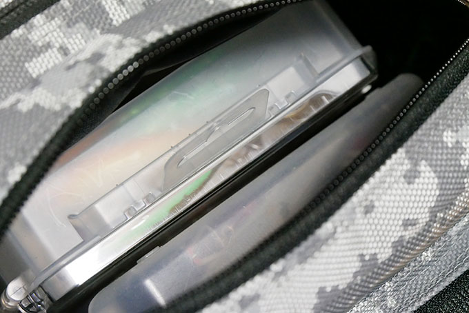 太めのルアーケースが2個入ります