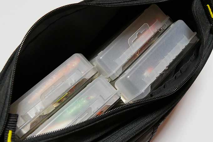 ルアーケース4つが余裕で入る容量