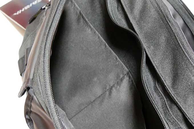 サブ収納とポケット