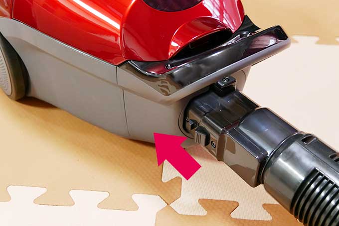 本体にホースを差し込む