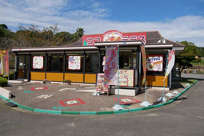 軽食を食べられるショップも