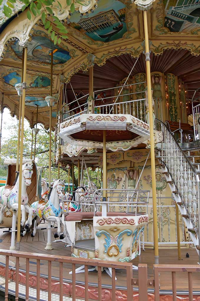 2階建てのメリーゴーランド