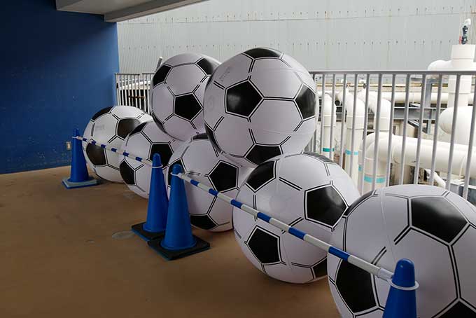 大きなサッカーボールを発見!!