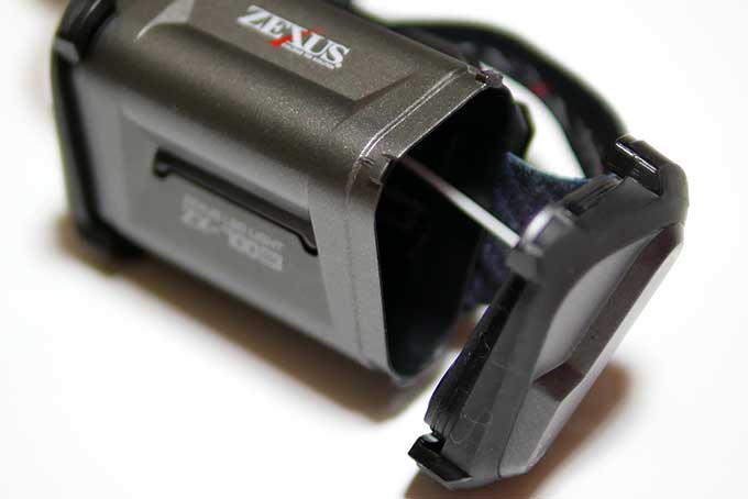 フタを開けて引っ張る