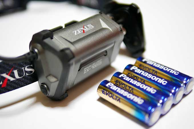 単三電池4本を準備