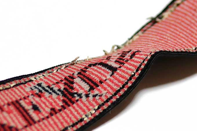 ボロボロになったベルトのアップ写真