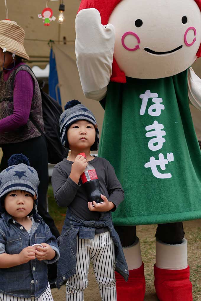 なまぜのキャラクターと記念撮影!!