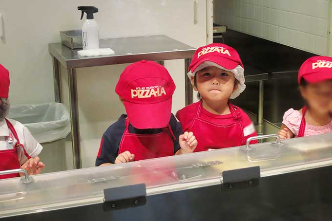 具材を乗せて…