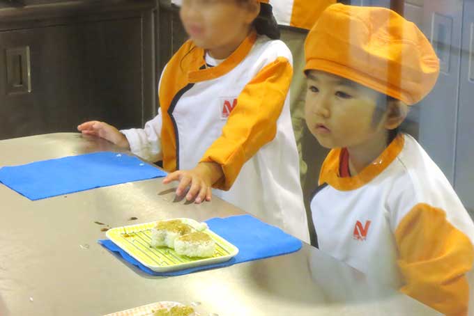 醤油を塗ります