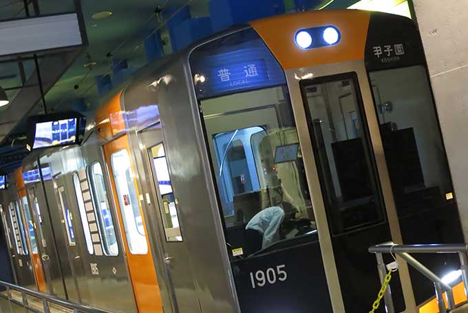 電車に乗り込み