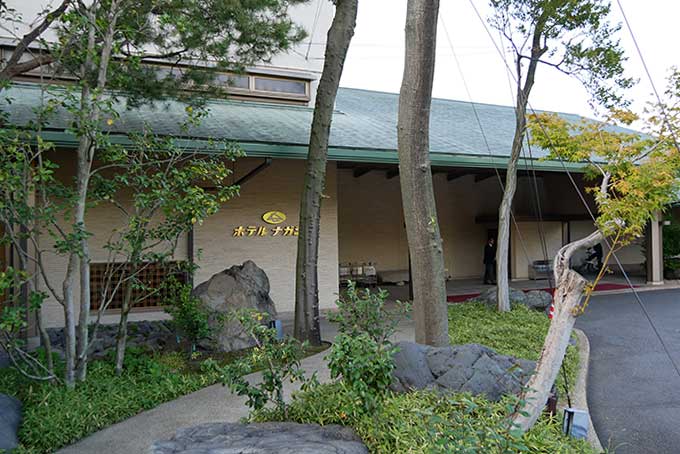 ホテルナガシマのエントランス