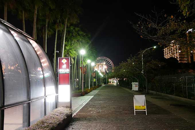 夜の通路も綺麗です
