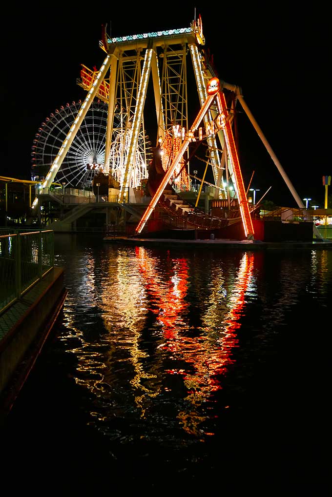 池に映るイルミネーションは最高に綺麗