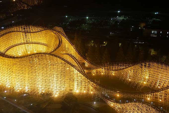 ホワイトサイクロンのライトアップ