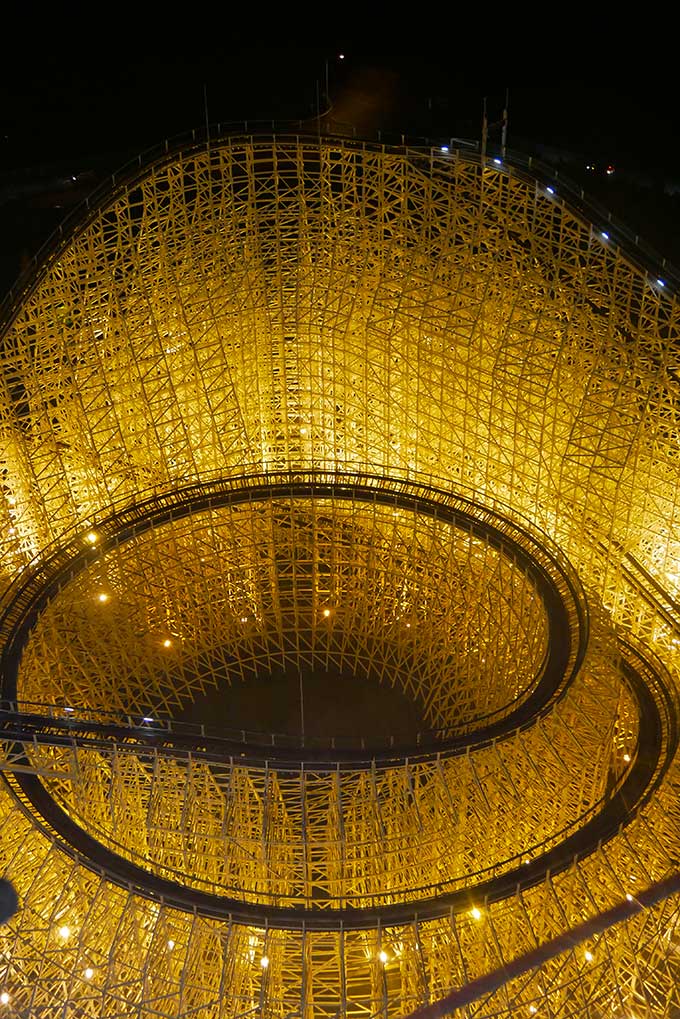 幻想的なホワイトサイクロン