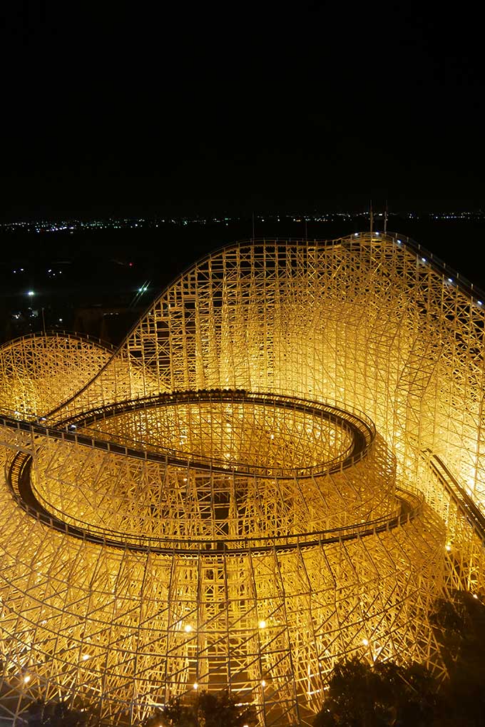 ホワイトサイクロンのライトアップ