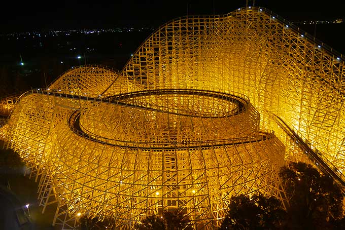 ホワイトサイクロンのライトアップ