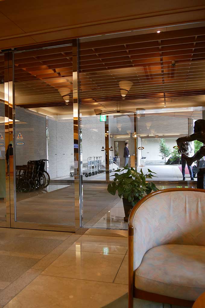 ホテルナガシマのエントランス