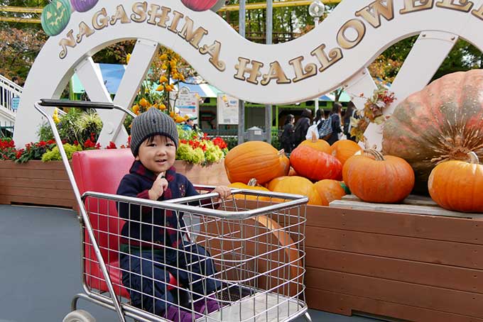 ベビーカーに乗ってポーズ!!