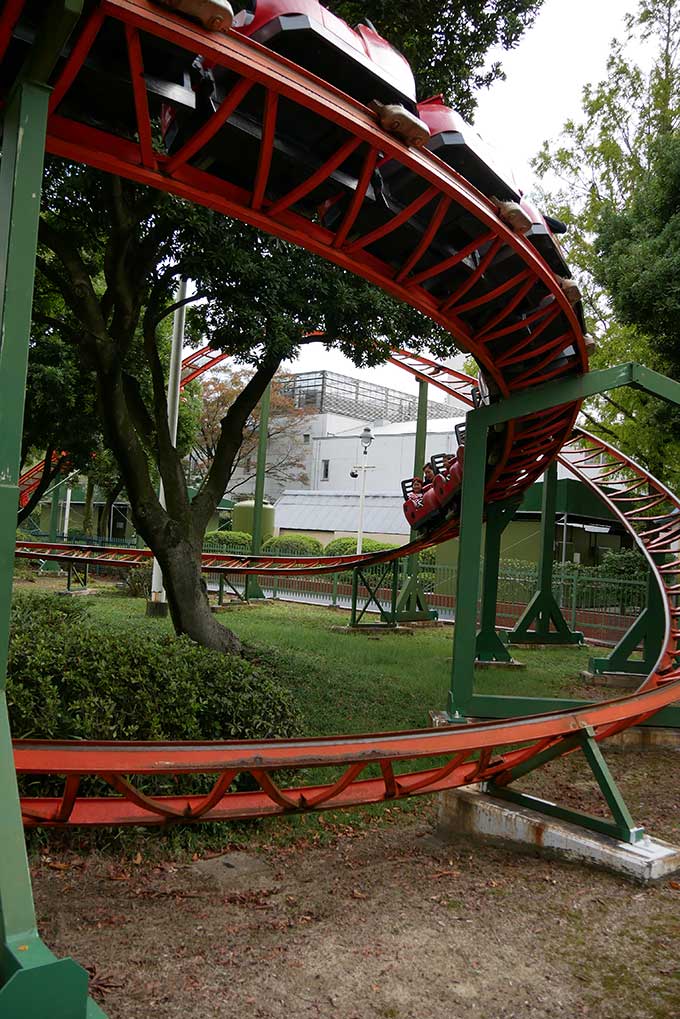 子供用のジェットコースター